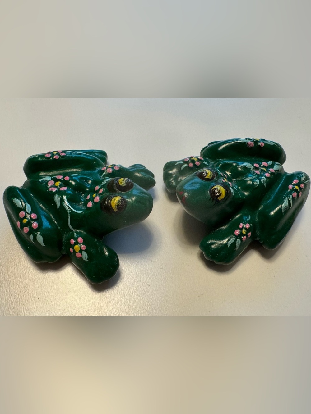Vintage Anatomically Correct Hand-Painted Green Ceramic Frog Figurines - Pair